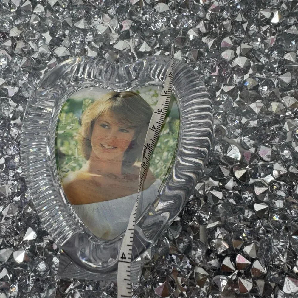 Heart picture frame clear plastic ribbed crystal look cute vintage love 💗